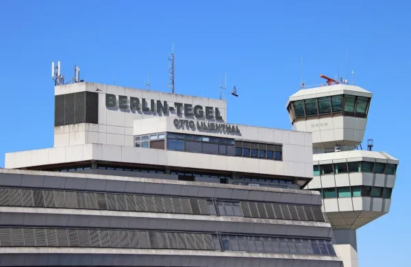 Po predvidenem načrtu bo letalo z evropskimi državljani, ki bo 
poletelo z Japonske, pristalo na berlinskem letališču Tegel.