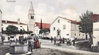 Od leta 1872 je sredi  dutovskega placa kraljeval lep in uporaben vodnjak. 