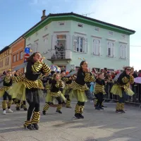 V &Scaron;empetru izstopa obleka