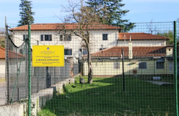 Med pravosodnimi policisti v novogoriškem oddelku koprskega 
zapora vlada hudo nezadovoljstvo, saj ne poznajo ključa, po 
katerem niso dobili dodatka za povečan obseg dela.