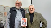 Toneta Hočevarja (desno) je v Piranu o njegovih “skušnjavah” 
zaslišal novinarski kolega Branko Maksimovič.