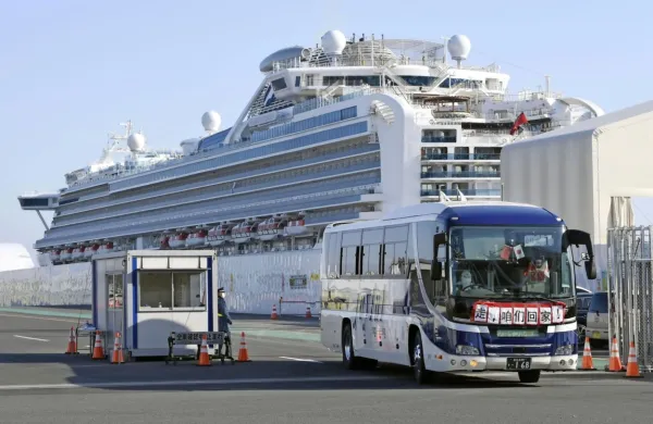 V Slovenijo sta se vrnila &scaron;e dva potnika z ladje Diamond Princess