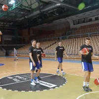 Po porazu na Madžarskem slovenski ko&scaron;arkarji v Bonifiki gostijo Avstrijo