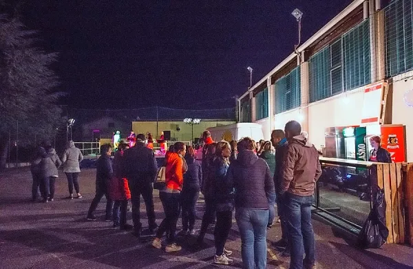 Pred večnamensko dvorano v Kobjeglavi
