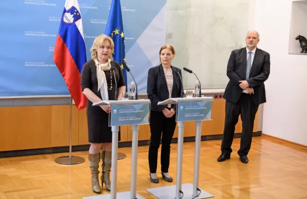 Vodja konzularne službe na zunanjem ministrstvu Andrej Šter, 
državna sekretarka na ministrstvu za zdravje Simona Repar 
Bornšek in Maja Sočan z NIJZ