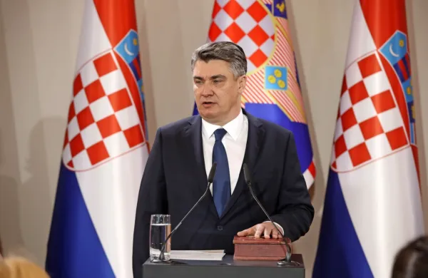Slovenski predsednik Borut Pahor in novi hrvaški predsednik 
Zoran Milanović se bosta prvič sestala v četrtek na Otočcu, so 
danes sporočili iz Pahorjevega urada. 