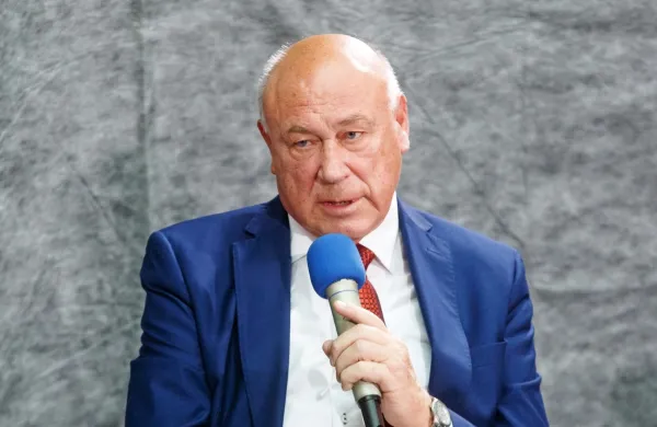 Stanko Markovčič pravi, da se za funkcijo člana upravnega odbora 
Postojnske jame ni ponujal sam, pač pa je s kandidaturo soglašal, 
potem ko mu je to predlagal župan.