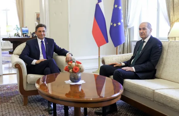 Predsednik republike Borut Pahor je državnemu zboru predlagal 
prvaka SDS Janeza Janšo za novega predsednika vlade.
