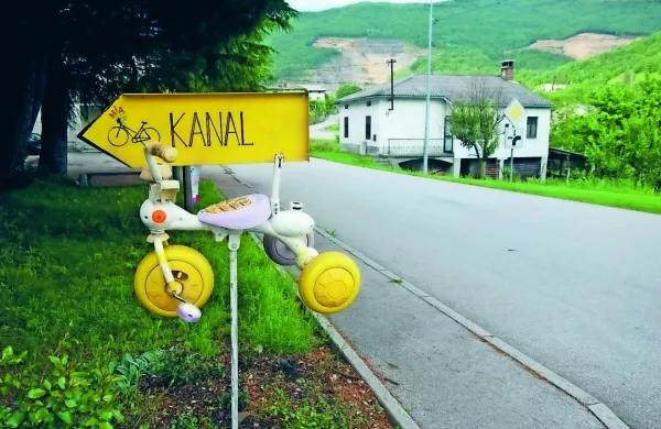 Med Kanalom in Plavami  bi občina bolj ali manj le označila, kje je mogoče kolesariti stran od gostega 
prometa.