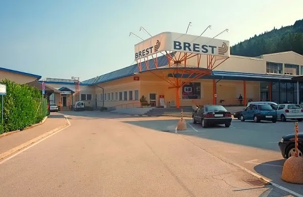   Obramba je predlagala, da bi celoten posel z nakupom enoodstotnega deleža cerkniškega Bresta preveril sodni izvedenec. 