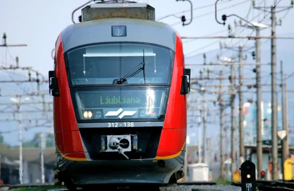 NIJZ z navodili za ravnanje zaposlenih v prometu ob sumu okužbe s koronavirusom