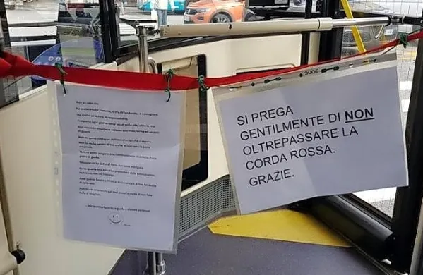 Potniki avtobusa linije št. 20 so bili v Trstu včeraj priča nenavadnemu prizoru.