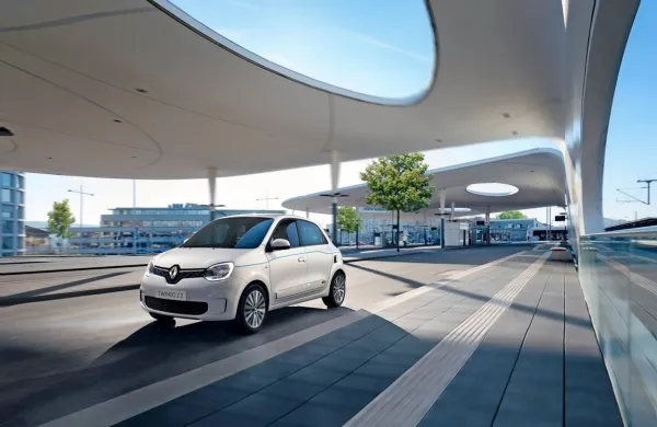 Električni twingo bo v prodajne salone po Sloveniji pripeljal šele 
proti koncu leta.