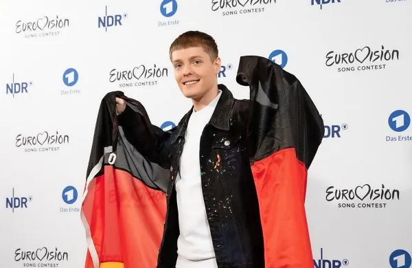 Benjamin Dolić se je kot predstavnik Nemčije, ene izmed “velikih 
pet”, neposredno uvrstil v finale Evrovizije 16. maja v Rotterdamu.