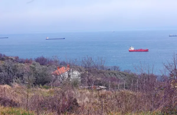  Pristaniški del državnih meja še najbolj varen v primerih sumov 
nalezljivih bolezni, saj pristojni ukrepajo že na sidrišču.