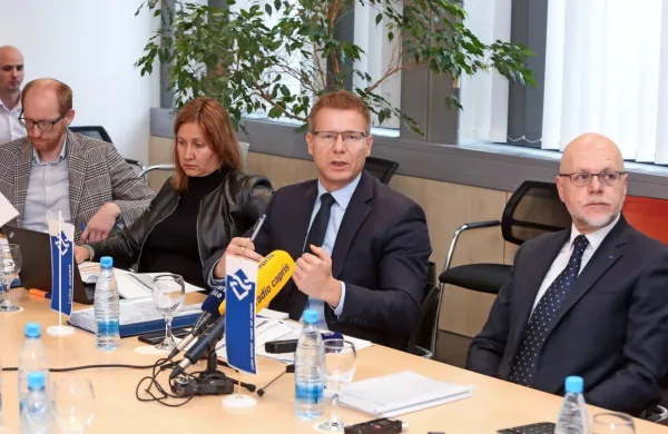 Delavski direktor Vojko Rotar, člana uprave Irma Gubanec in 
Metod Podkrižnik, ter predsednik uprave Luke Dimitrij Zadel (z 
leve)