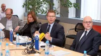 Delavski direktor Vojko Rotar, člana uprave Irma Gubanec in 
Metod Podkrižnik, ter predsednik uprave Luke Dimitrij Zadel (z 
leve)