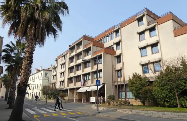V koprskem dijaškem domu sta se sprli Italijanka in njena hči, ki ni 
hotela oditi z njo.