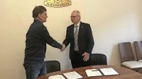 Podatke o črnem ogljiku, ki jih bo Lenarčič zbral na okoljski misiji, 
bodo obdelali na Centru za raziskave atmosfere, ki deluje v okviru 
novogoriške univerze. 