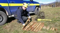 Martin Abramič ob 14  najdenih vojnih ostankih