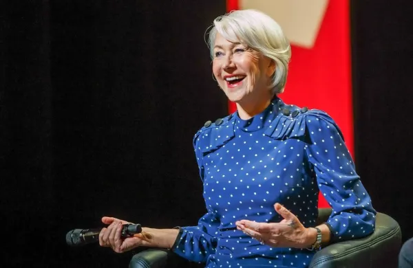 Častnega zlatega medveda za življenjsko delo je letos prejela 
Helen Mirren.