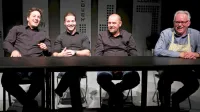 V skečih, povezanih pod naslovom Shoes u glavo, igrajo (z leve) 
Žan Papič, Dominik Vodopivec, Franko Korošec in Boris Devetak. 