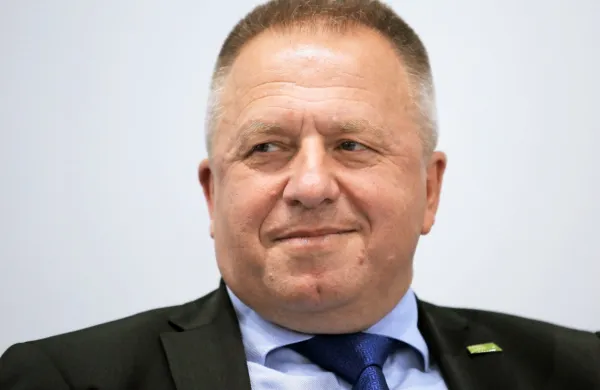 Nova vladna koalicija ni pakt s hudičem, je zaveza s Slovenijo, je v 
zapisu na facebooku izpostavil predsednik SMC Zdravko 
Počivalšek.