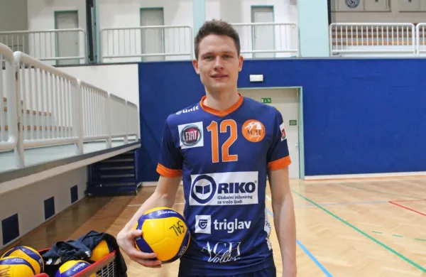 Kanalec Jure Okroglič je  v dresu  ACH Volleyja uspešno igral tudi v 
ligi prvakov. 