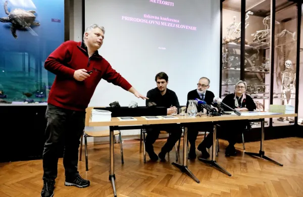 &Scaron;e vedno i&scaron;čejo meteorite