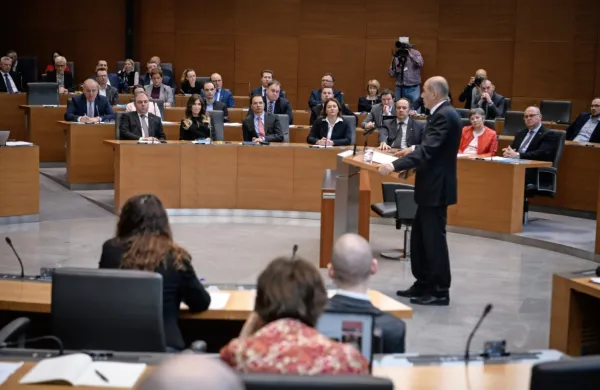 Med kandidati za ministre tudi poslanci in dva aktualna ministra