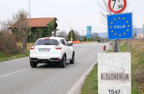 Slovenija bo zaprla mejo z Italijo za potni&scaron;ki promet