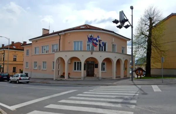 Dom starej&scaron;ih naj bi začeli graditi septembra