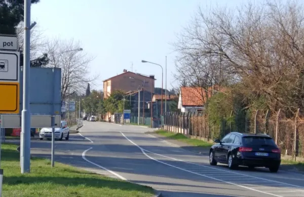 Slovenija na meji z Italijo uvaja šest nadzornih točk in zapira 
nekatere poti.