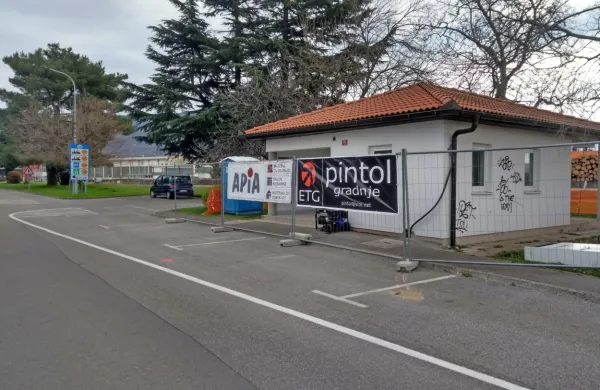 V teh dneh so se lotili prenove nekdanje carinarnice v Solkanu, v kateri bo točka ponovne uporabe 
predmetov.  