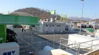  Kot ena od možnih lokacij, kjer bi uredili nov priključek, se omenja 
območje bencinskih servisov na Ravbarkomandi, ki bi ju prestavili 
na območje počivališča Studenec.