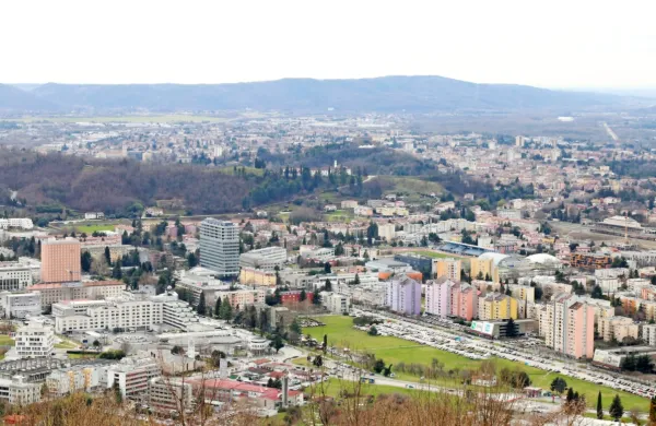 Na Gori&scaron;kem bodo začeli odstranjevati zapu&scaron;čena vozila