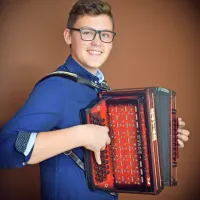 Kristian Jenko iz Topolca s harmoniko živi že od malih nog.  