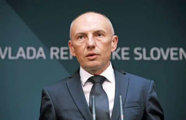 Minister za zdravje, ki opravlja tekoče posle, Aleš Šabeder