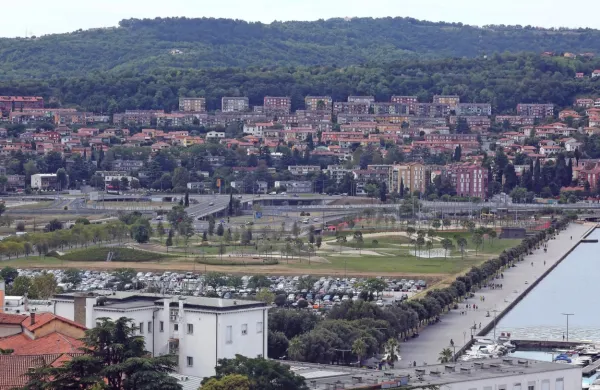 Glede vsebnosti markerja kokaina v odpadnih vodah sta se Koper 
in Ljubljana uvrstila nad povprečje analiziranih mest v letu 2019, 
preostala slovenska mesta pa so pod povprečjem.