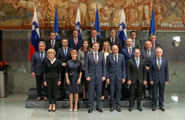 DZ je potrdil ministrsko ekipo Jan&scaron;eve vlade