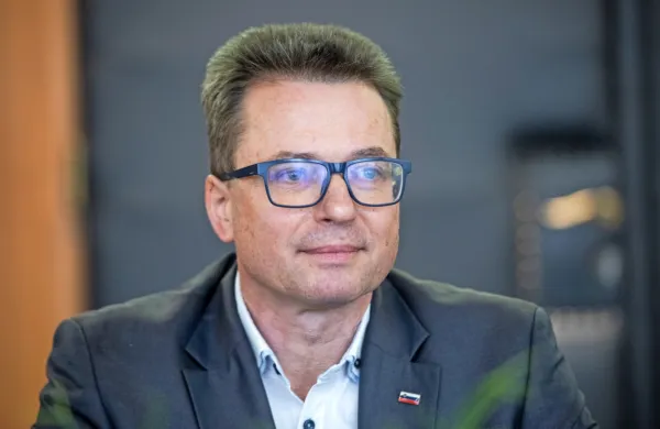 Zvone Černač