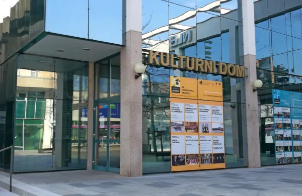 Tudi novogoriški kulturni dom je odpovedal vse prireditve. 