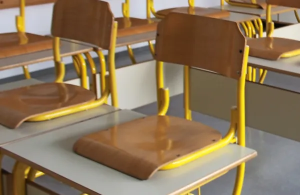 Na Hrva&scaron;kem bo od ponedeljka za 14 dni prekinjen pouk v &scaron;olah