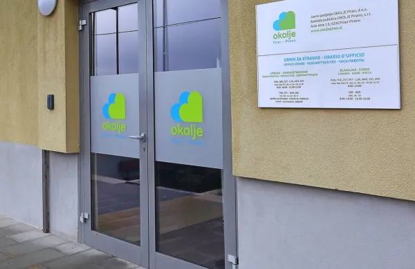 Zaradi naraščajočega števila okuženih s koronavirusom v Sloveniji 
in zaradi varovanja zdravja uslužbencev Okolja Piran bodo do 
nadaljnega v času uradnih ur poslovali izključno prek telefona, 
elektronske in navadne pošte.