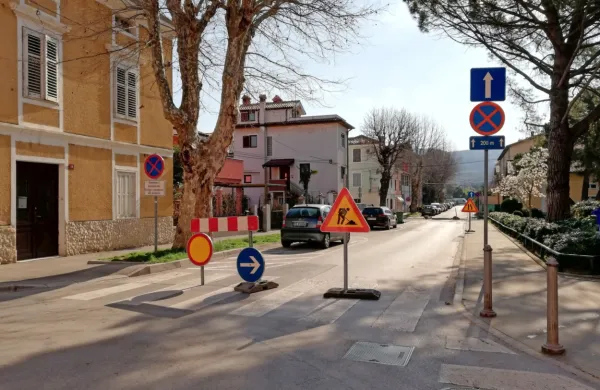 Urejajo Ulico ob starem zidovju