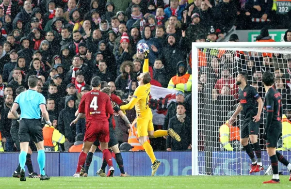 Jan Oblak (v rumenem) se je v sredo v Liverpoolu izkazal s 14 obrambami. 