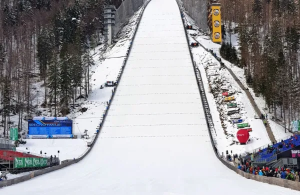 Med 19. in 22. marcem Planica ne bo gostila svetovnega prvenstva 
v poletih. Sezone je predčasno konec, svetovno prvenstvo v 
poletih pa naj bi bilo januarja prihodnje leto.