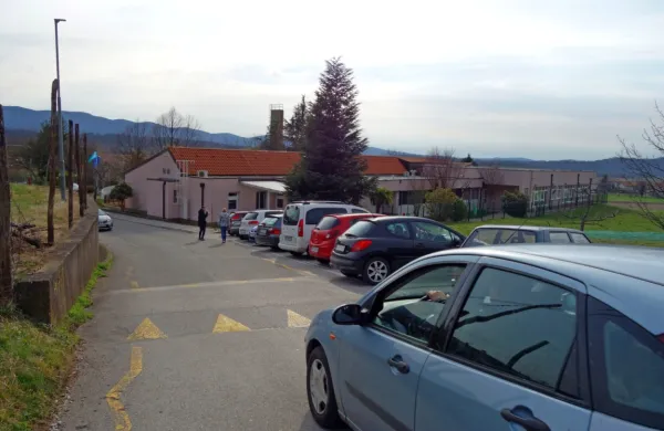 Parkirišče pred šolo v Šempasu, cesta mimo nje in dostopi k njej 
bodo dobili spodobnejši videz.