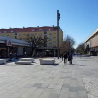 V pričakovanju državne odredbe o zaprtju lokalov je danes na 
terenu novogoriška civilna zaščita preverjala, kateri so še odprti, 
in svetovala, naj jih zaprejo.