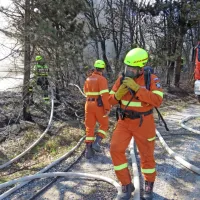 Zagorela plastika ob stanovanjski hi&scaron;i na Vogrskem